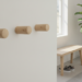 découvrez comment réaliser facilement des patères murales en bois pour une entrée élégante et fonctionnelle, alliant style et praticité grâce à notre guide diy.
