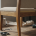 apprenez à relooker facilement une chaise en bois avec une assise en tissu pour lui donner un nouveau style et une seconde vie.